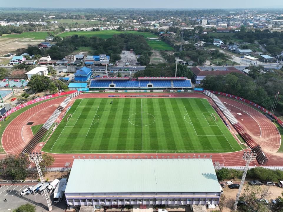 ปูหญ้าจริง สนามกีฬา สโมสรอุทัยธานี เอฟซี